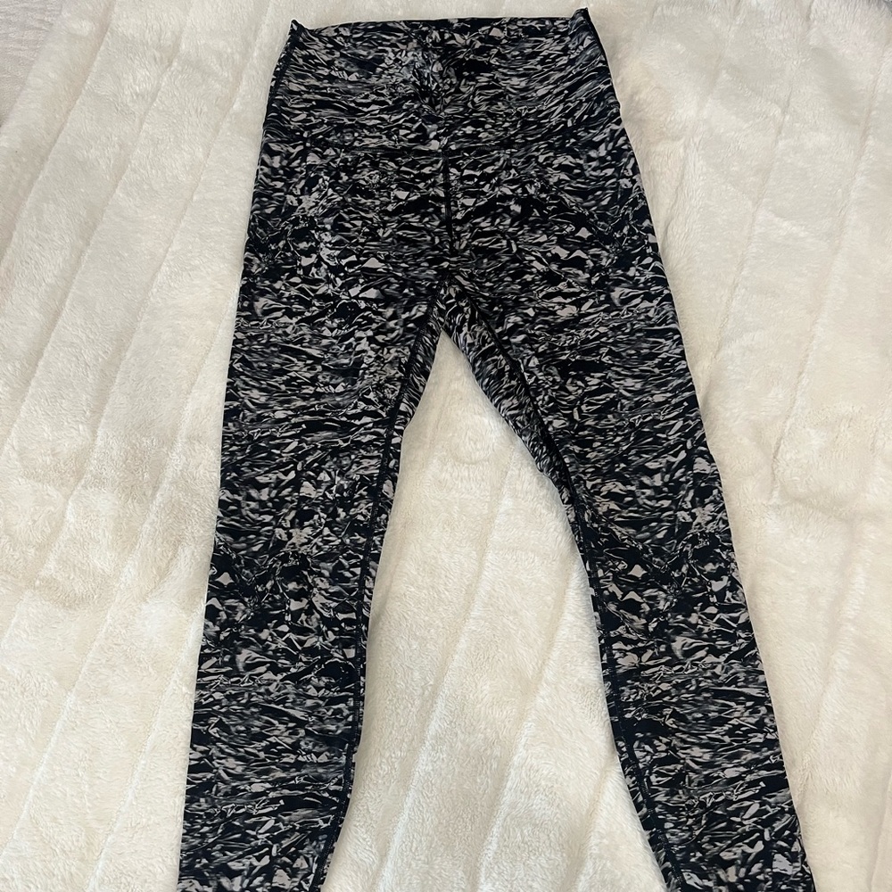 Lululemon 3/4 Leggings - Size 8